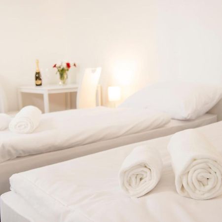 Hotel Blue Apartment Μπρατισλάβα Εξωτερικό φωτογραφία