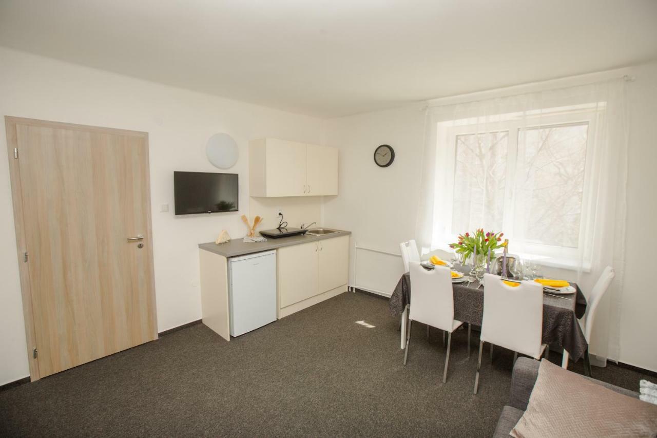 Hotel Blue Apartment Μπρατισλάβα Εξωτερικό φωτογραφία