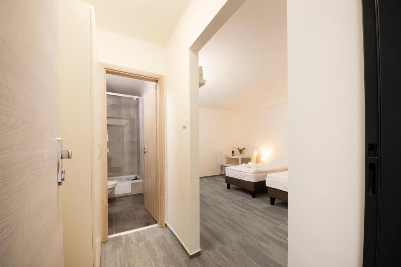 Hotel Blue Apartment Μπρατισλάβα Εξωτερικό φωτογραφία